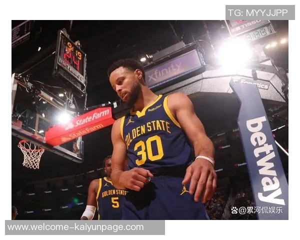 勇士库里复出迎战雷霆球队攻防兼备争夺胜利