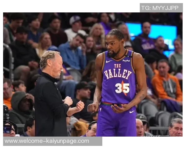 杜兰特透露侄子崇拜布克或因曾与他并肩作战